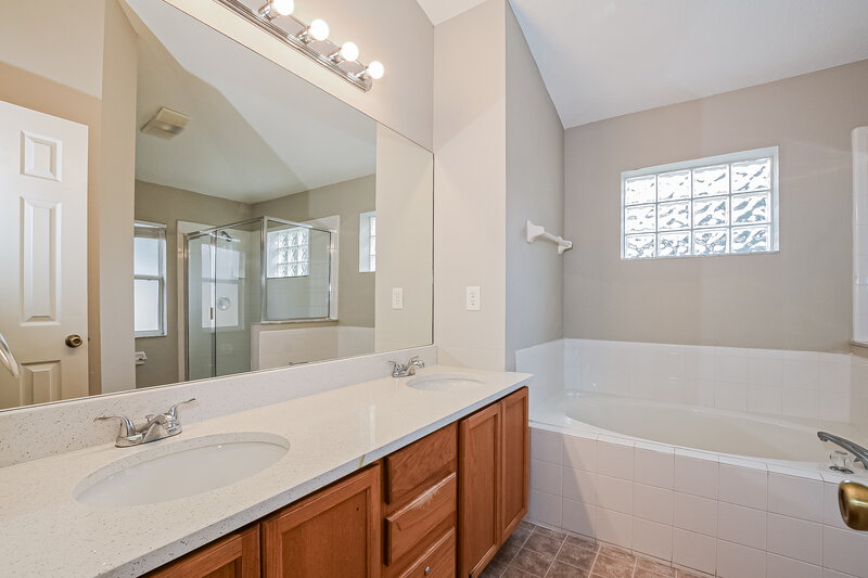 2,080/Mo, 640 Tranquility St Minneola, FL 34715 Main Bathroom View