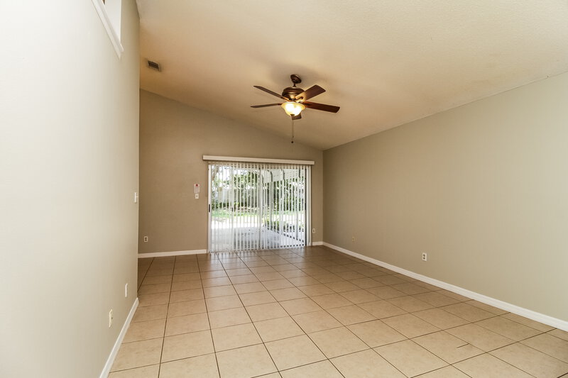 1,965/Mo, 2620 Talladega Dr Orlando, FL 32826 Living Room View 3