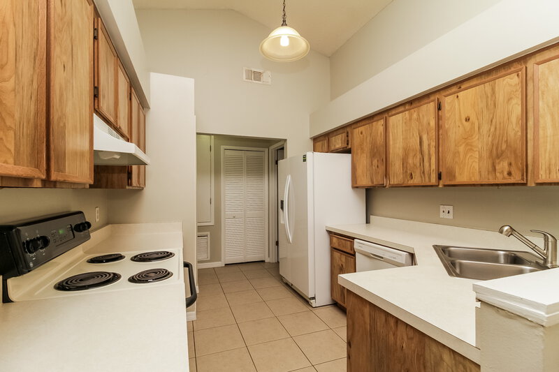 1,965/Mo, 2620 Talladega Dr Orlando, FL 32826 Kitchen View