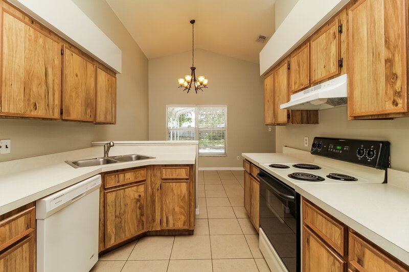 1,965/Mo, 2620 Talladega Dr Orlando, FL 32826 Kitchen View 2