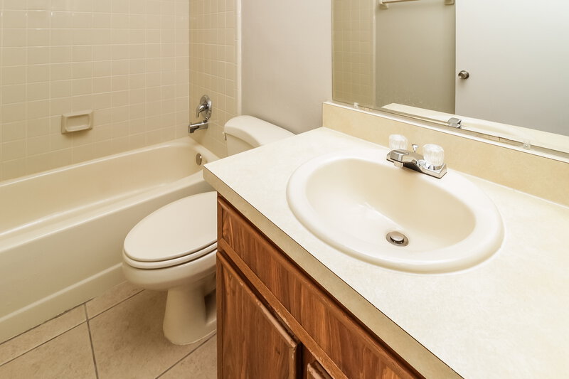 1,965/Mo, 2620 Talladega Dr Orlando, FL 32826 Bathroom View