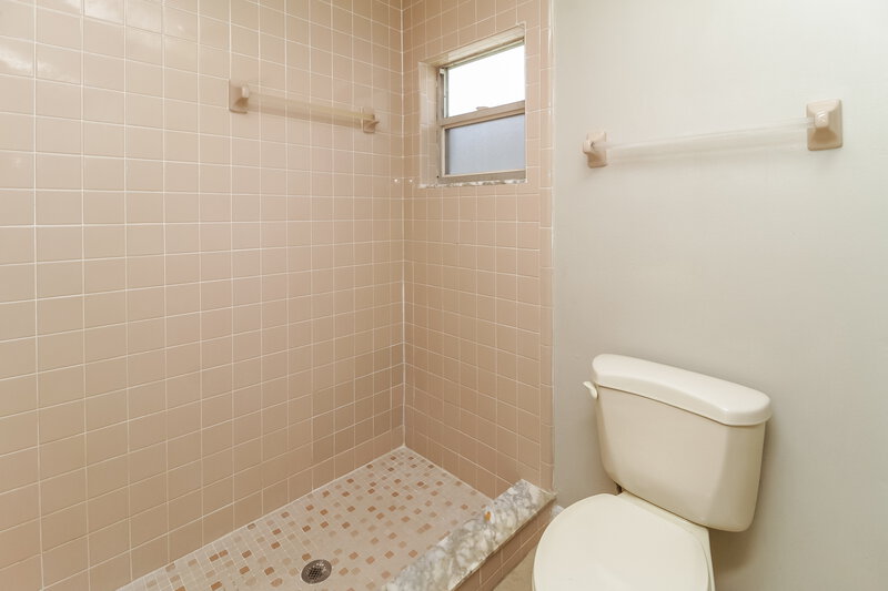 1,965/Mo, 2620 Talladega Dr Orlando, FL 32826 Bathroom View 2