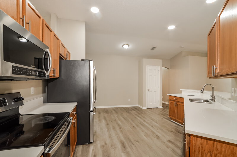 2,265/Mo, 803 Shore Breeze Way Minneola, FL 34715 Kitchen View