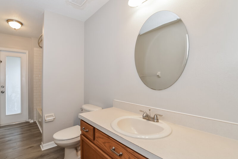 2,265/Mo, 803 Shore Breeze Way Minneola, FL 34715 Bathroom View