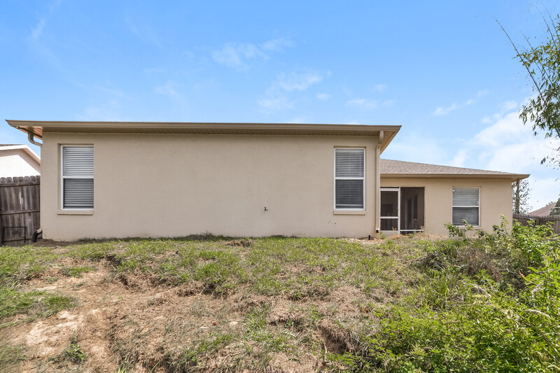 2,265/Mo, 803 Shore Breeze Way Minneola, FL 34715 Rear View