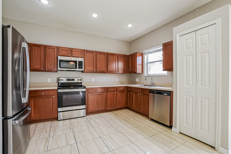 2,285/Mo, 1828 Olivia Cir Apopka, FL 32703 Kitchen View
