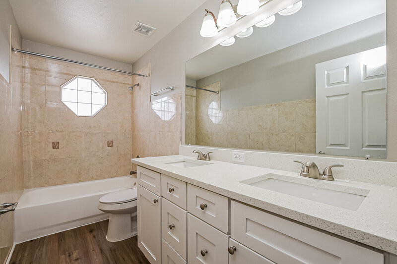 2,285/Mo, 1828 Olivia Cir Apopka, FL 32703 Bathroom View
