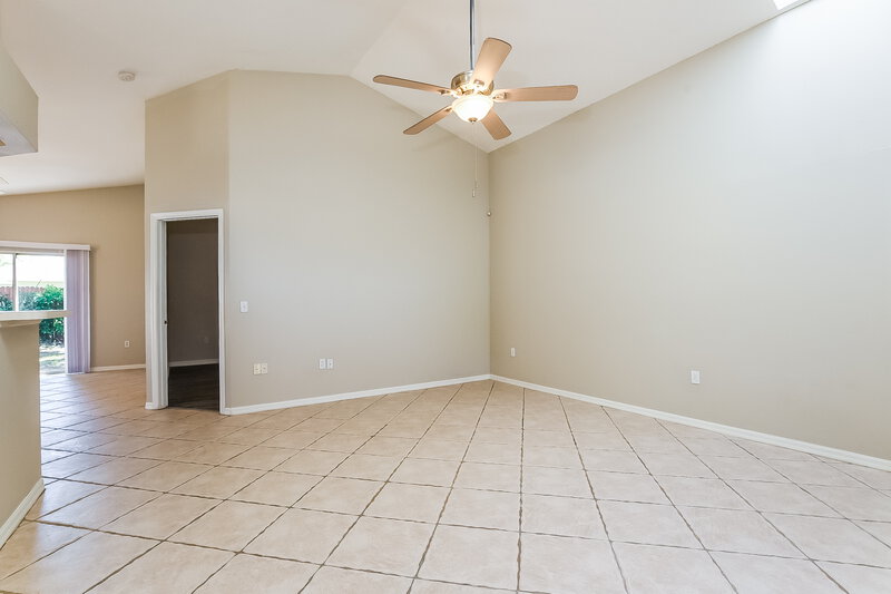 2,440/Mo, 4307 Pembridge Ave Orlando, FL 32826 Living Room View