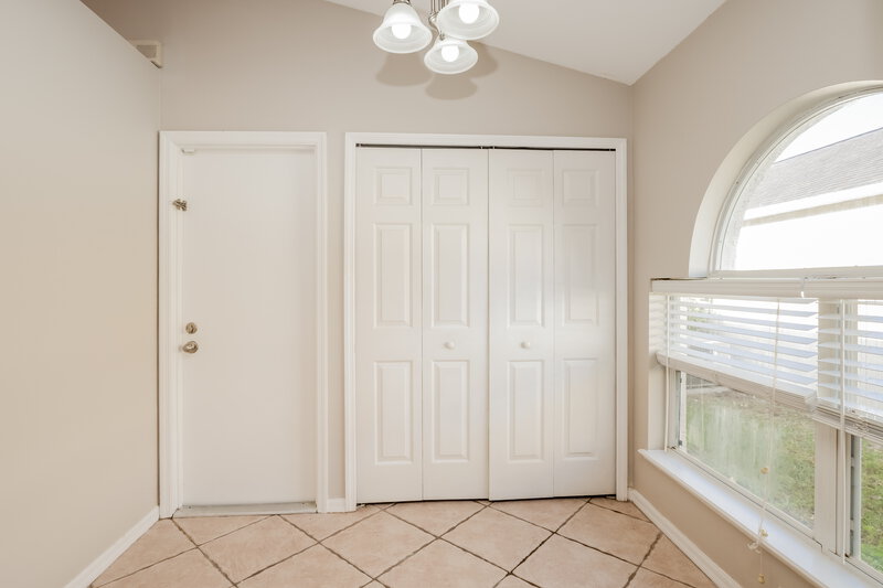 0/Mo, 4307 Pembridge Ave Orlando, FL 32826 Dining Room View