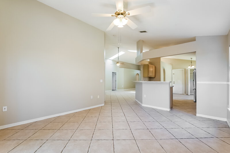 2,440/Mo, 4307 Pembridge Ave Orlando, FL 32826 Dining Room View 2