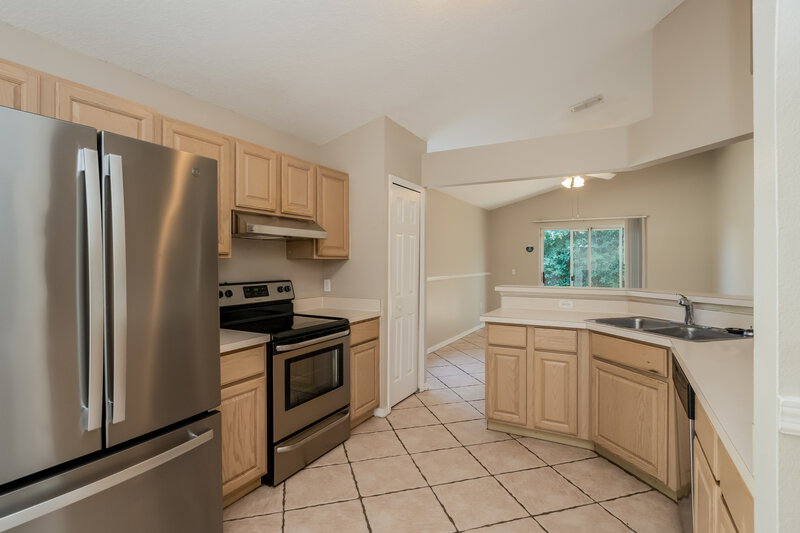 0/Mo, 4307 Pembridge Ave Orlando, FL 32826 Kitchen View