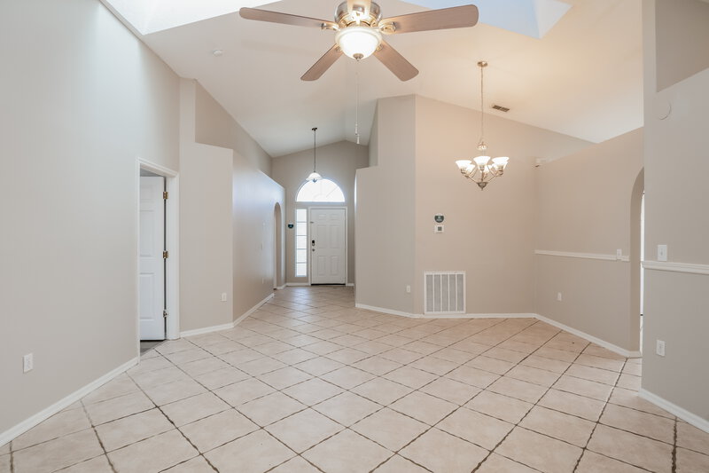 0/Mo, 4307 Pembridge Ave Orlando, FL 32826 Family Room View 2
