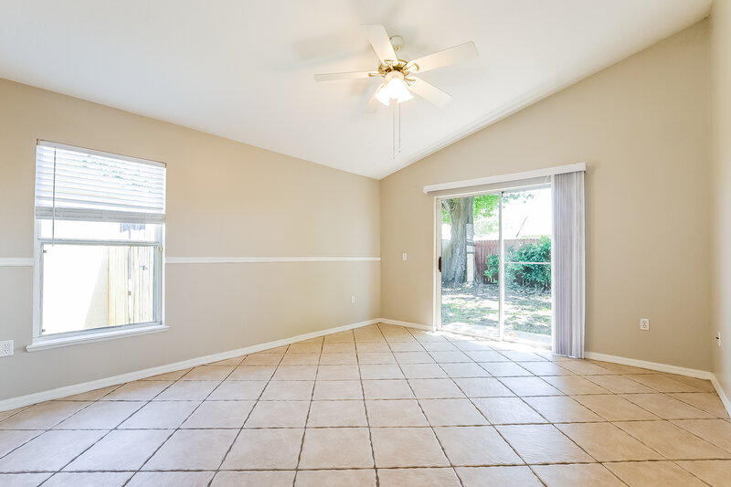 2,440/Mo, 4307 Pembridge Ave Orlando, FL 32826 Family Room View
