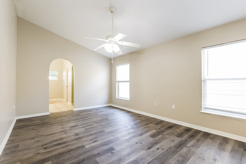 2,440/Mo, 4307 Pembridge Ave Orlando, FL 32826 Main Bedroom View 2