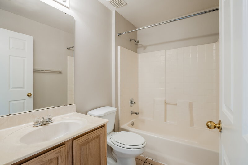 0/Mo, 4307 Pembridge Ave Orlando, FL 32826 Bathroom View