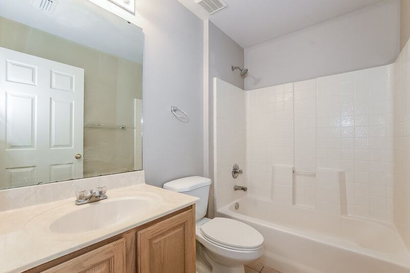 2,440/Mo, 4307 Pembridge Ave Orlando, FL 32826 Bathroom View