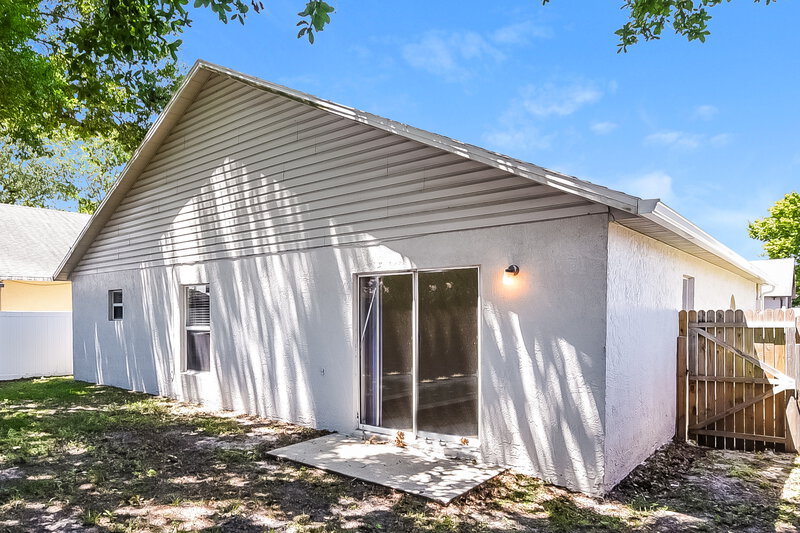2,440/Mo, 4307 Pembridge Ave Orlando, FL 32826 Rear View