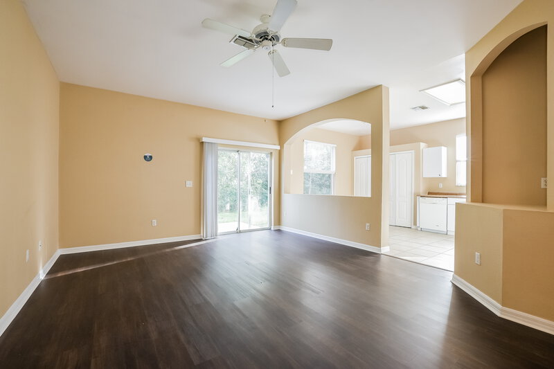 2,250/Mo, 1728 Riveredge Rd Oviedo, FL 32766 Living Room View 2