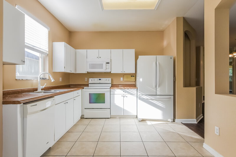 2,250/Mo, 1728 Riveredge Rd Oviedo, FL 32766 Kitchen View