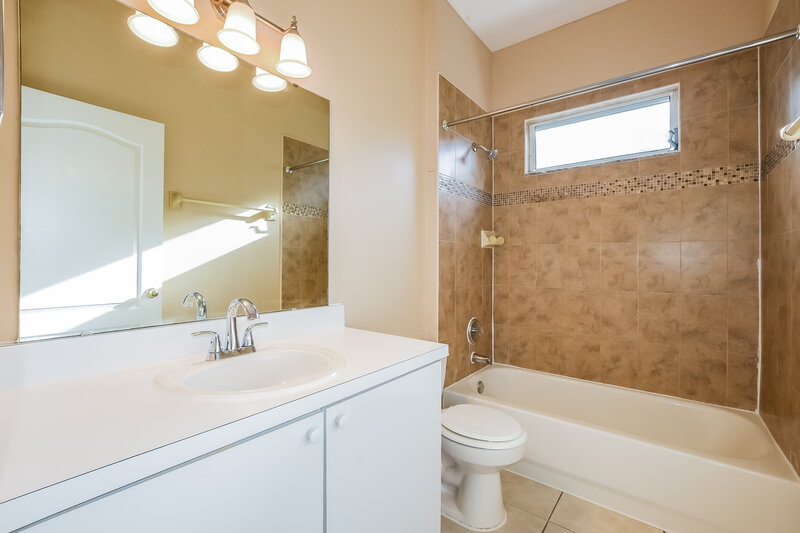 2,250/Mo, 1728 Riveredge Rd Oviedo, FL 32766 Bathroom View