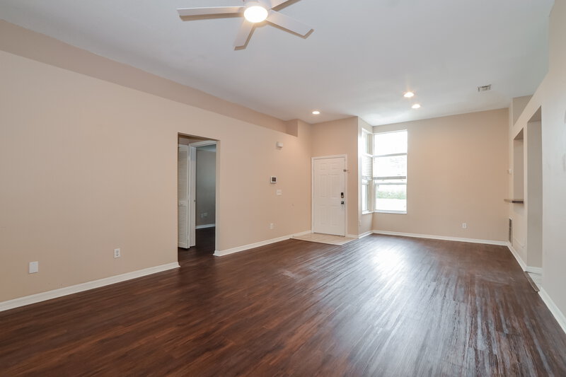 2,105/Mo, 1092 Manigan Ave Oviedo, FL 32765 Living Room View 2