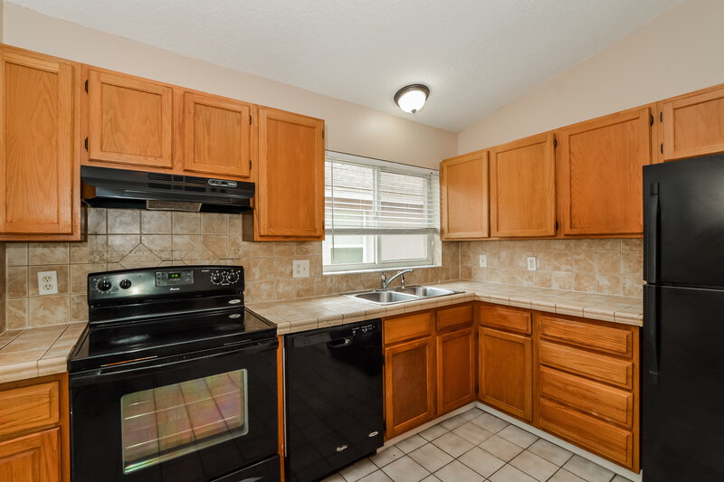 2,105/Mo, 1092 Manigan Ave Oviedo, FL 32765 Kitchen View 2