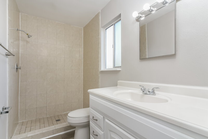 1,830/Mo, 1140 Windway Cir Kissimmee, FL 34744 Main Bathroom View