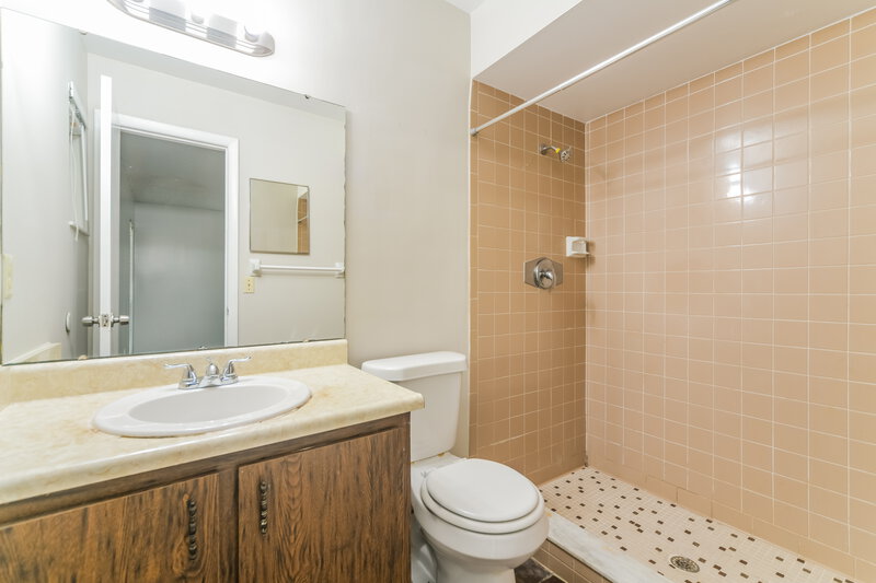 2,115/Mo, 123 Hidalgo Ave Kissimmee, FL 34743 Main Bathroom View