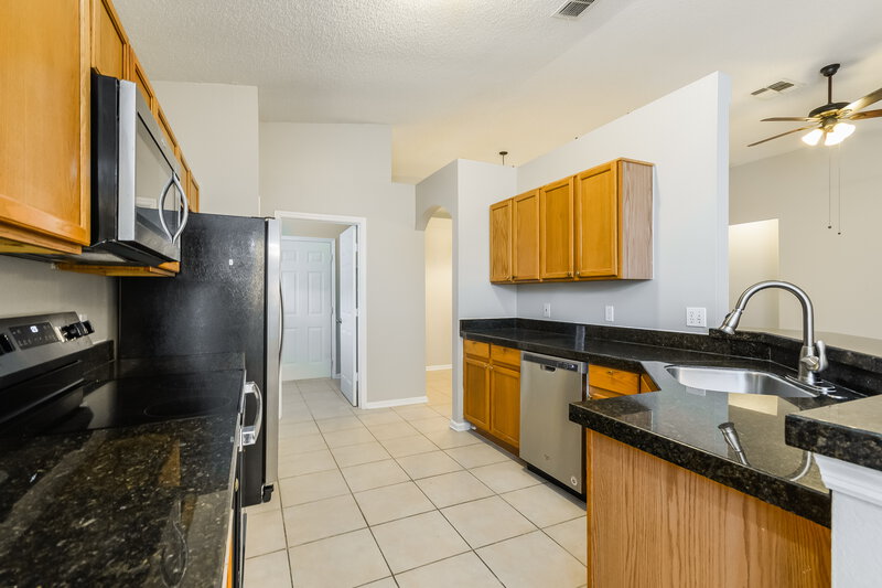 2,390/Mo, 7241 Mardell Ct Orlando, FL 32835 Kitchen View