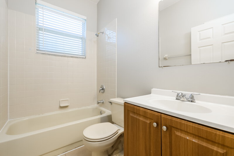 2,390/Mo, 7241 Mardell Ct Orlando, FL 32835 Bathroom View