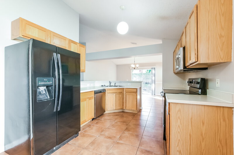 2,350/Mo, 3525 Stonefield Dr Orlando, FL 32826 Kitchen View