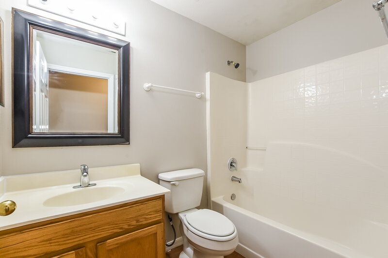 2,350/Mo, 3525 Stonefield Dr Orlando, FL 32826 Bathroom View