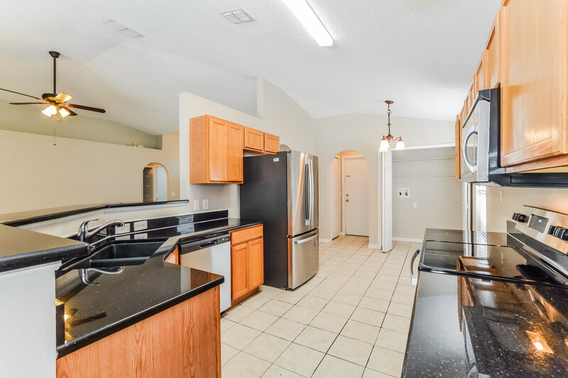 2,065/Mo, 5070 Silver Thistle Ln Saint Cloud, FL 34772 Kitchen View