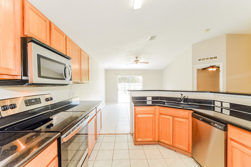 2,065/Mo, 5070 Silver Thistle Ln Saint Cloud, FL 34772 Kitchen View 2