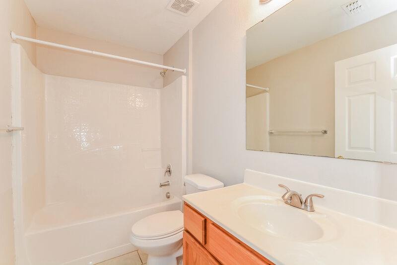 2,065/Mo, 5070 Silver Thistle Ln Saint Cloud, FL 34772 Bathroom View
