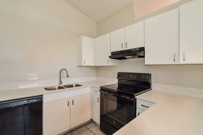 2,110/Mo, 10103 Richardson Ct Orlando, FL 32825 Kitchen View