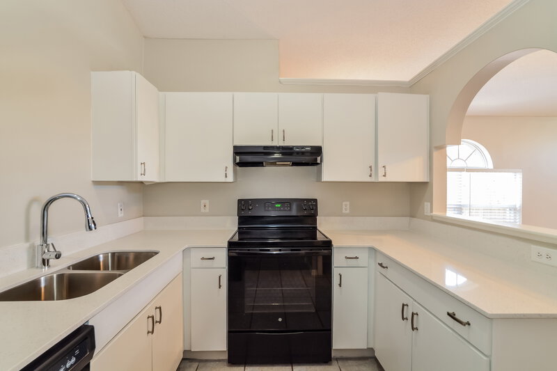 2,110/Mo, 10103 Richardson Ct Orlando, FL 32825 Kitchen View 2