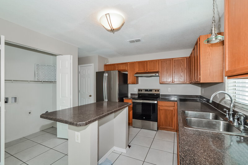 2,790/Mo, 1018 Corkwood Dr Oviedo, FL 32765 Kitchen View