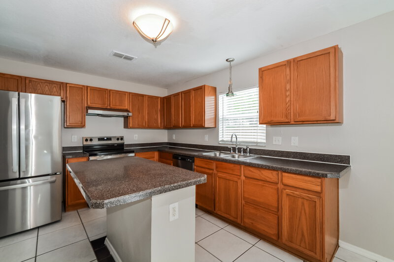 2,790/Mo, 1018 Corkwood Dr Oviedo, FL 32765 Kitchen View 2
