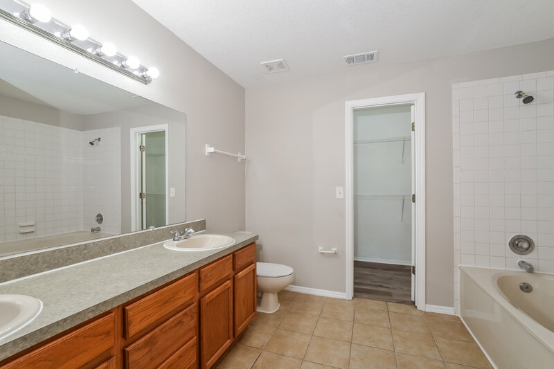 2,790/Mo, 1018 Corkwood Dr Oviedo, FL 32765 Main Bathroom View