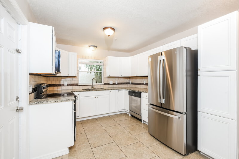 2,530/Mo, 3313 Hamlet Loop Winter Park, FL 32792 Kitchen View 2
