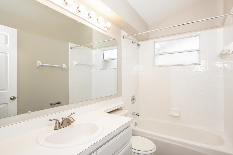 2,530/Mo, 3313 Hamlet Loop Winter Park, FL 32792 Bathroom View
