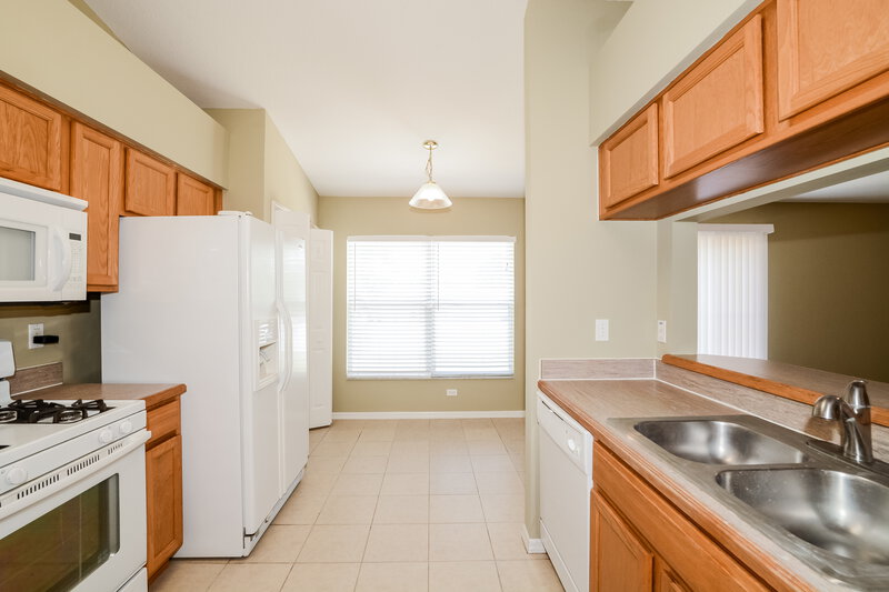 2,095/Mo, 13124 Moonflower Ct Clermont, FL 34711 Kitchen View 2