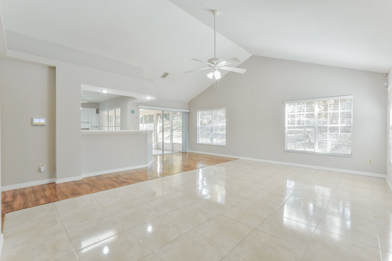 2,445/Mo, 2071 Sawgrass Dr Apopka, FL 32712 Living Room View