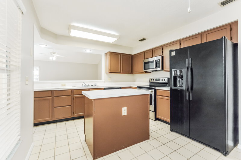 2,445/Mo, 2071 Sawgrass Dr Apopka, FL 32712 Kitchen View