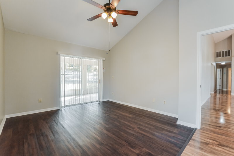 2,445/Mo, 2071 Sawgrass Dr Apopka, FL 32712 Main Bedroom View 2