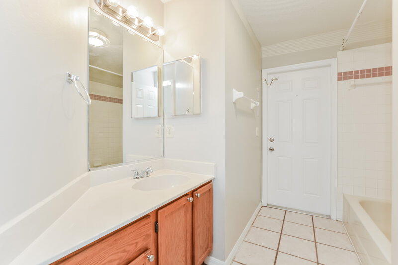 2,445/Mo, 2071 Sawgrass Dr Apopka, FL 32712 Bathroom View
