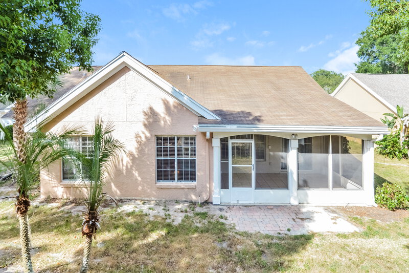 2,445/Mo, 2071 Sawgrass Dr Apopka, FL 32712 Rear View