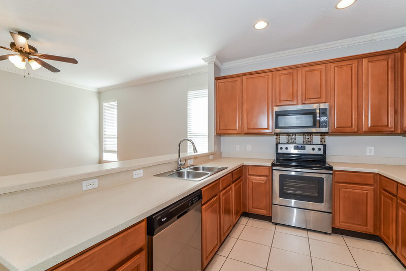 2,685/Mo, 553 Jasmine Bloom Dr Apopka, FL 32712 Kitchen View