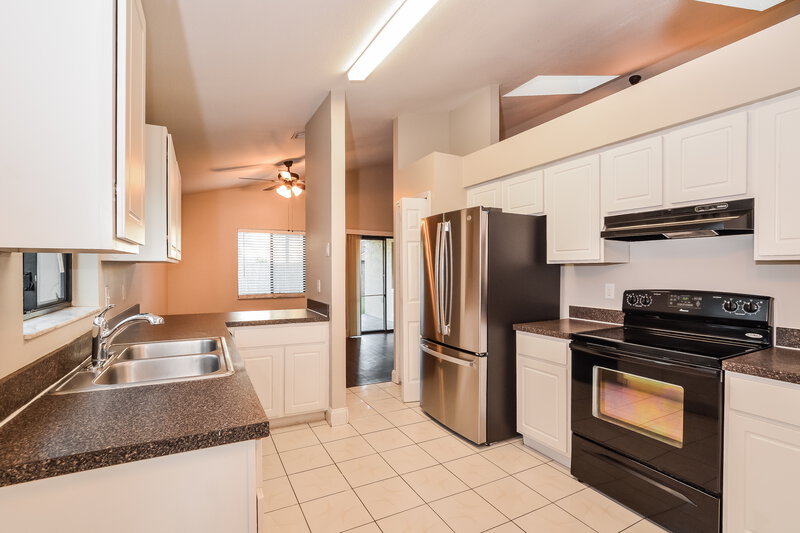 2,200/Mo, 1041 Vernon Loop Oviedo, FL 32765 Kitchen View